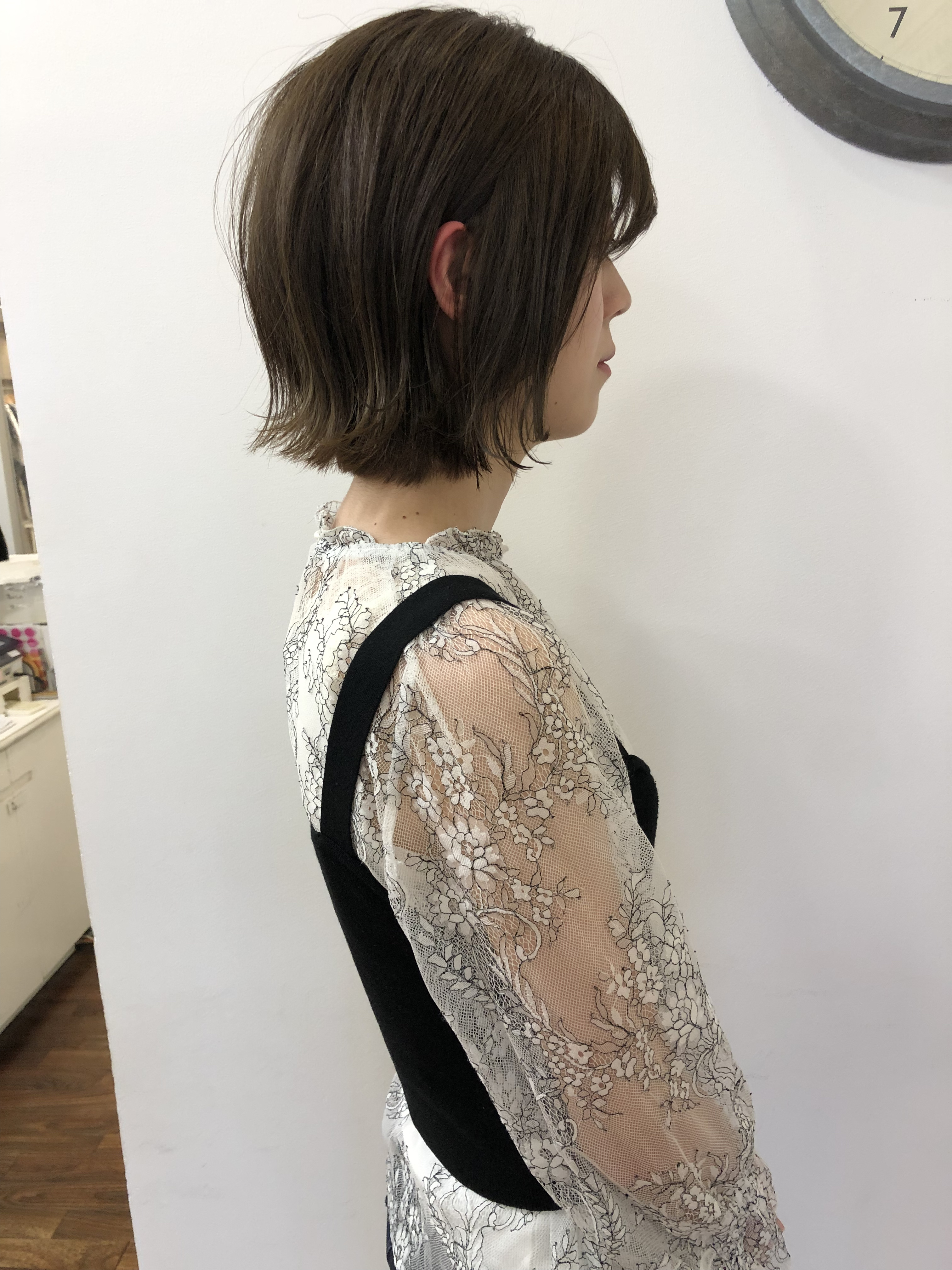 乾燥してクセで膨らむ髪には外ハネショートが良い感じ