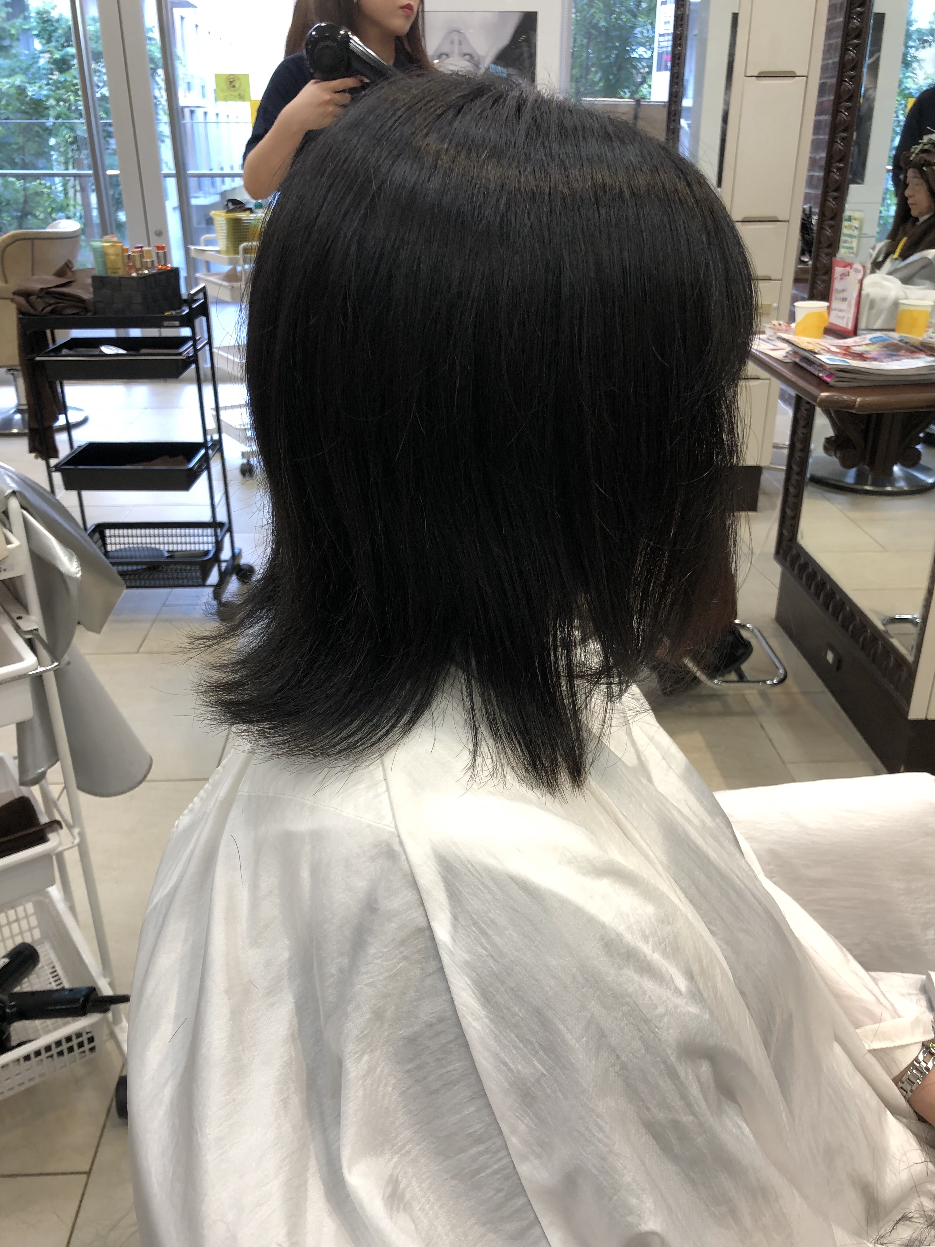 肩ではねる髪を可愛くパーマをかけて解決する方法
