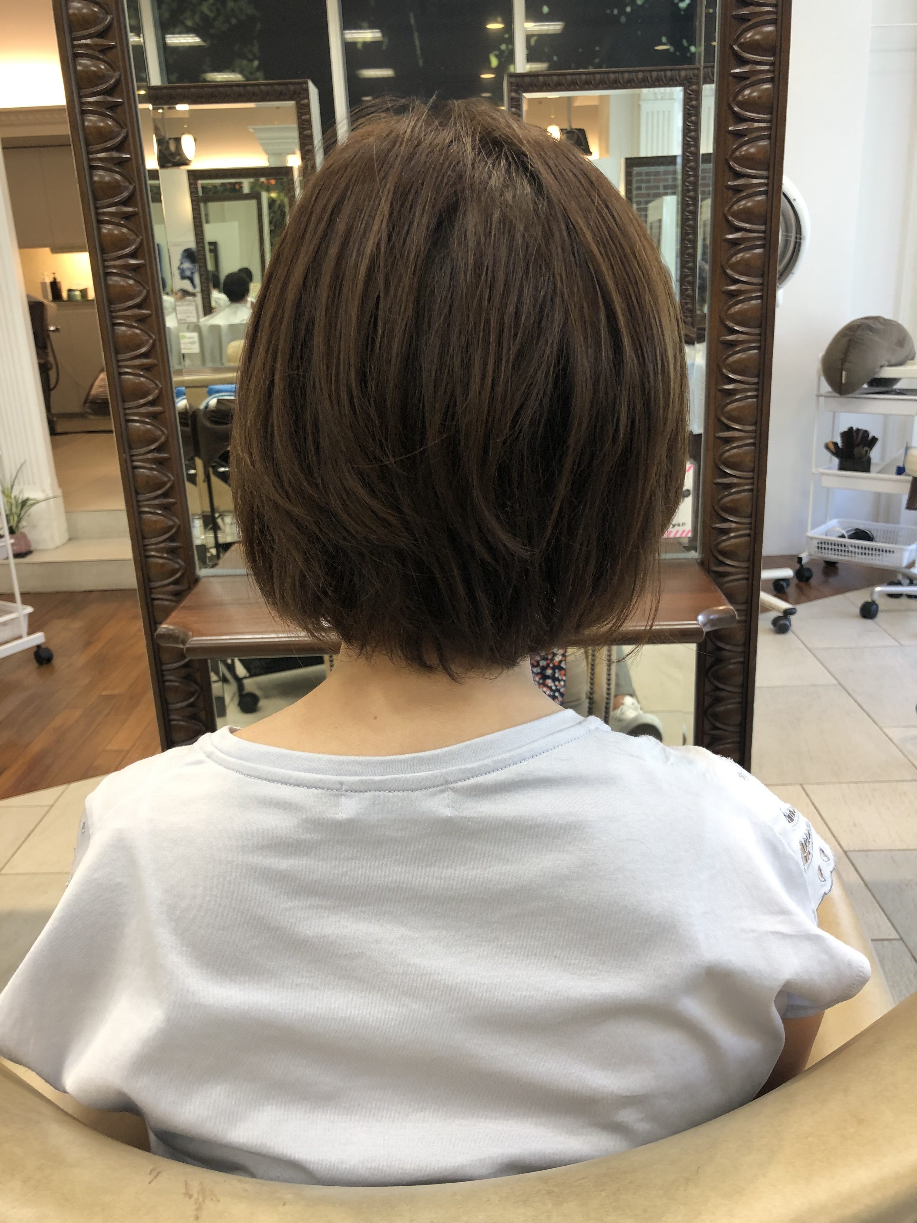 襟足が浮いてしまう。。。そんな人にオススメショートヘア