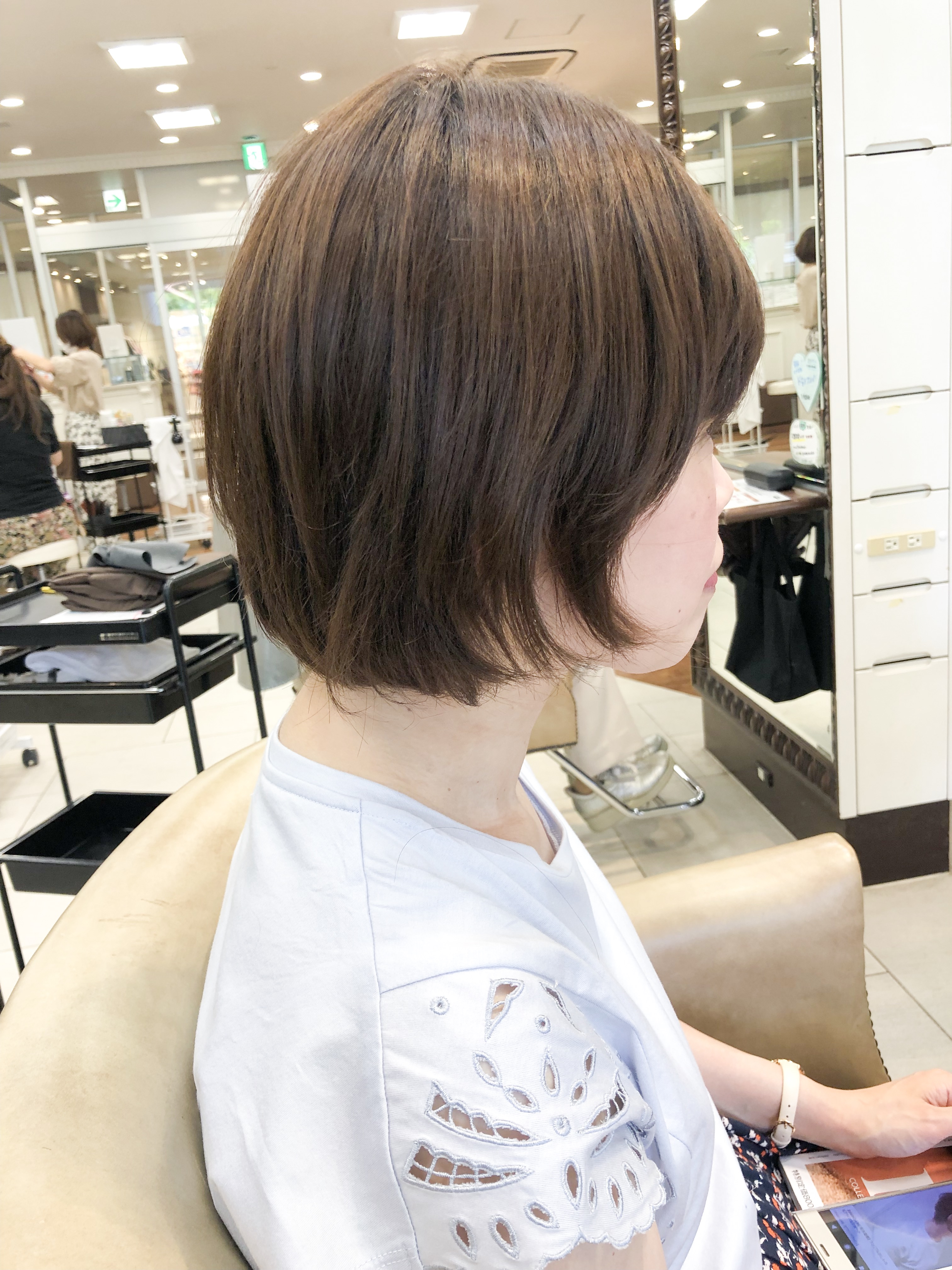 襟足が浮いてしまう。。。そんな人にオススメショートヘア