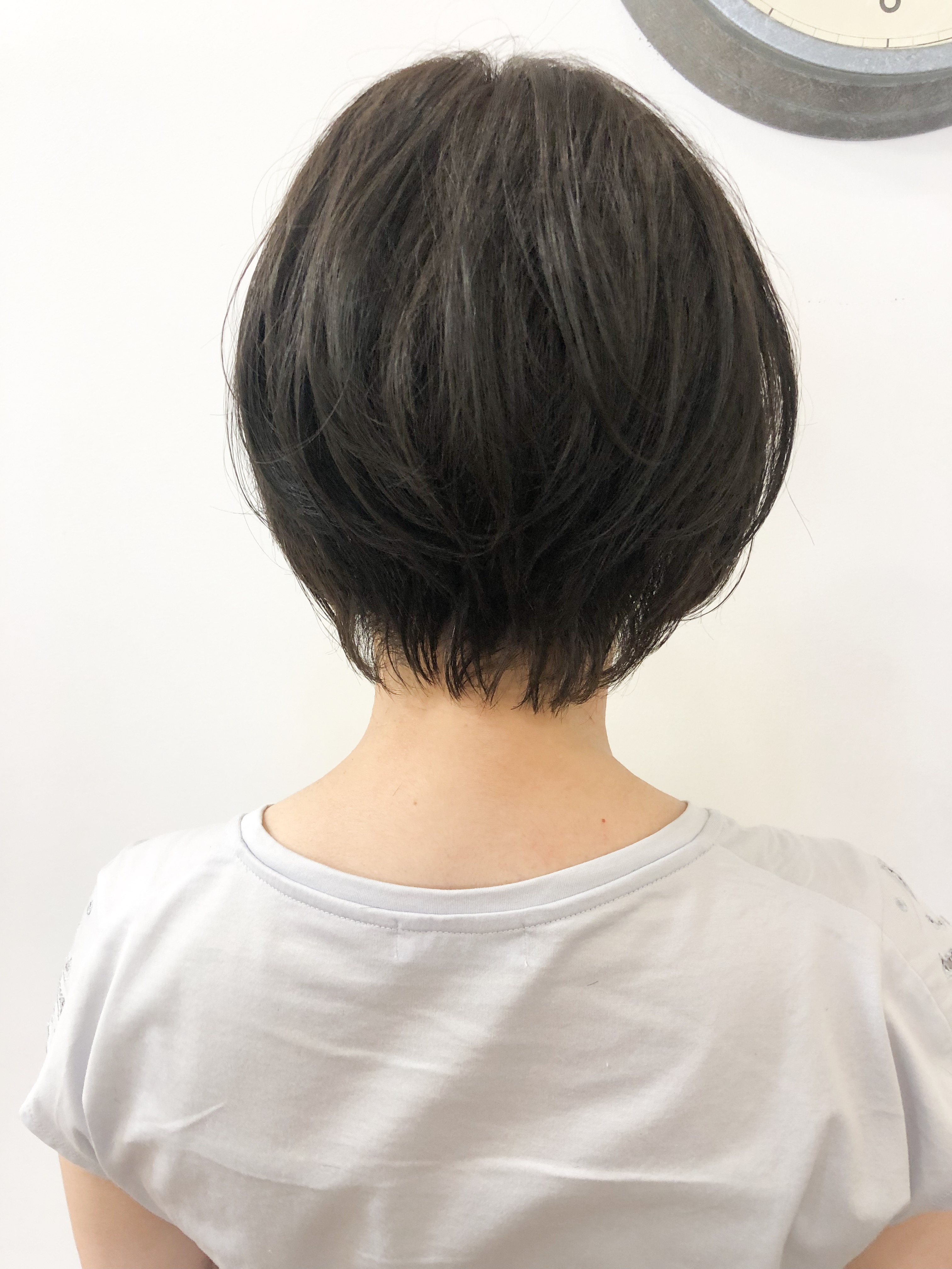 襟足が浮いてしまう。。。そんな人にオススメショートヘア