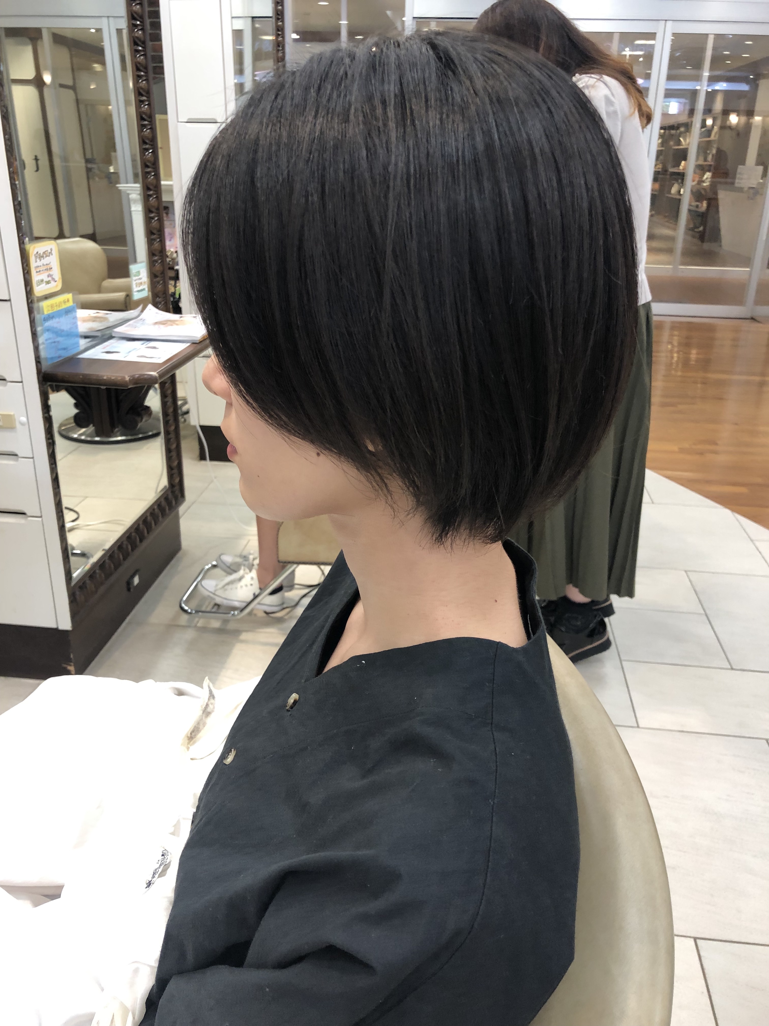 黒髪+ショートボブ→前髪長めハンサムショート