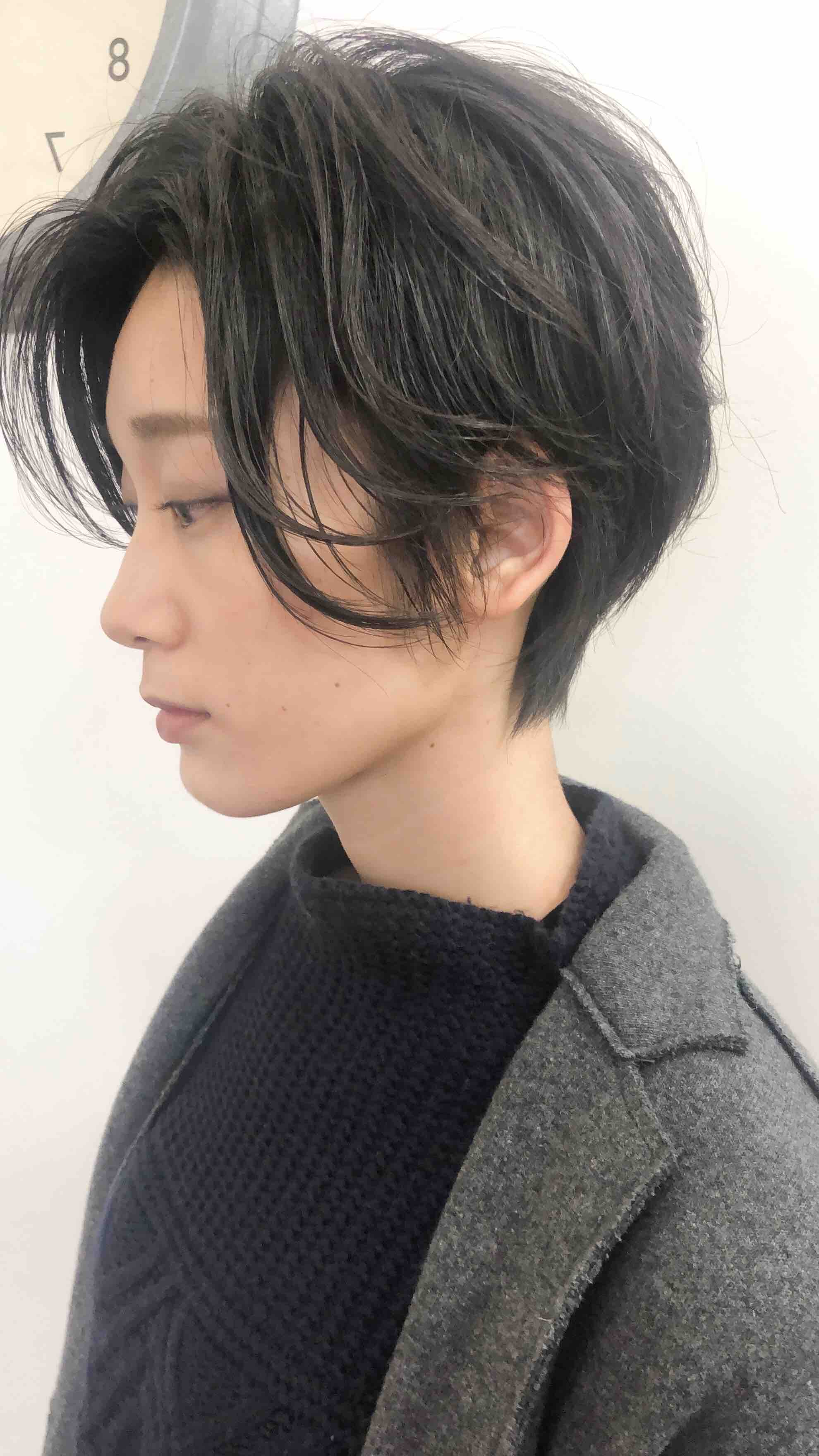 黒髪+前髪長め色気のあるハンサムショートとはこんなスタイルです!!